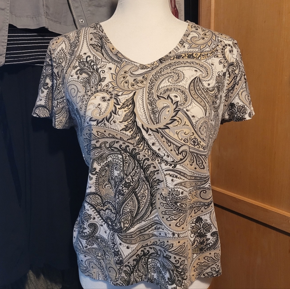 Croft & Barrow Black and White Paisley Short Sleeve Top